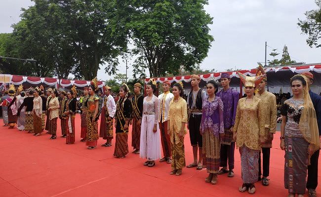 puji-tanpa-ada-plastik-koster-sindir-parade-budaya-tanpa-aksara-bali