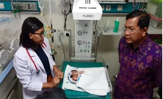 sebut-bayi-berkaki-bertangan-empat-langka-ini-kata-wabup-sutjindra