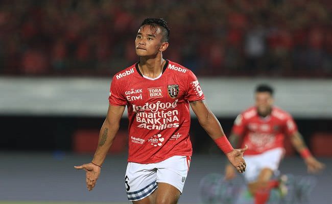 trofeo-hb-x-ajang-pembuktian-bek-muda-bali-united-dallen-doke