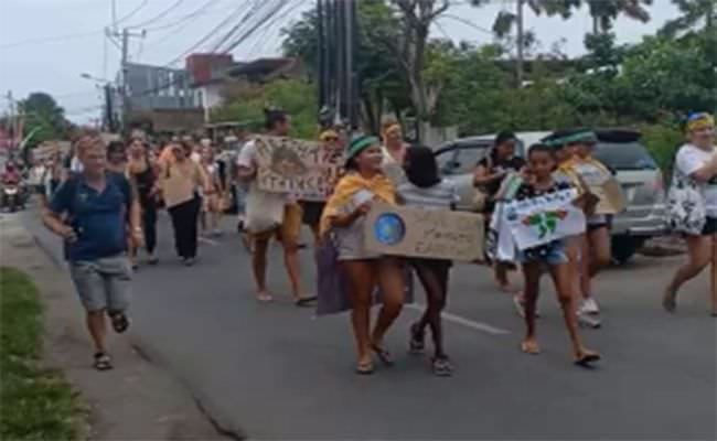 viral-warga-asing-di-bali-turun-ke-jalan-suarakan-krisis-iklim