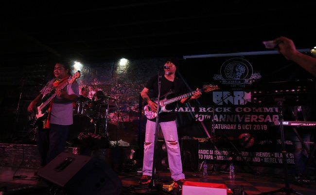 berawal-dari-kayu-api-jadi-persinggahan-mick-jagger-hingga-gombloh