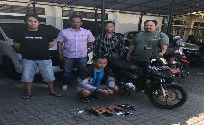 berawal-kenalan-di-michat-security-vila-diciduk-usai-begal-emak-emak