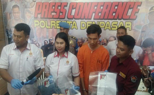 bertengkar-via-wa-begini-kronologis-aris-tikam-istri-versi-polisi