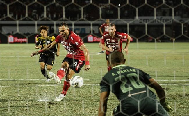 bungkam-sesumbar-coach-djanur-bali-united-bekuk-barito-putra-3-2