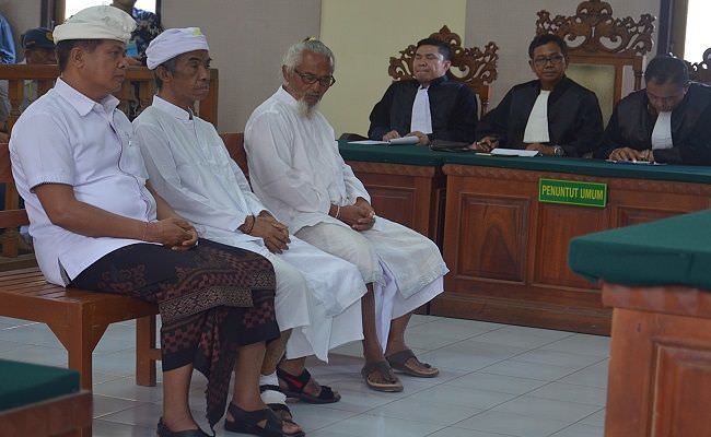 hakim-telanjangi-adik-dan-istri-tomi-ungkap-bisnis-gurita-sudikerta