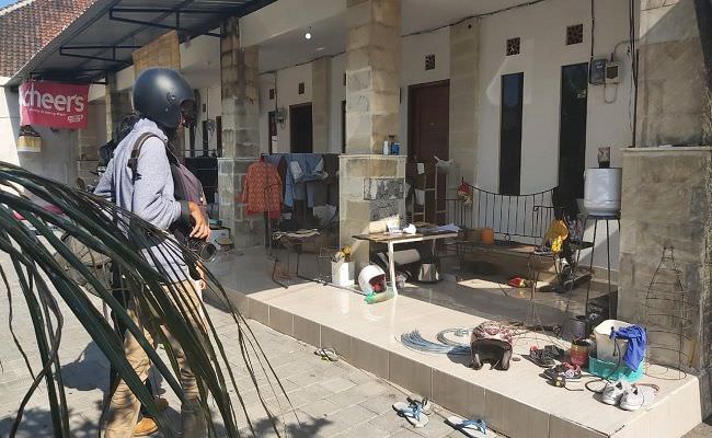 jadi-tukang-las-tertutup-dengan-tetangga-biasa-terbangkan-drone