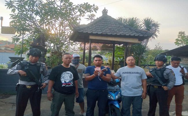 nekat-jambret-emak-emak-pagi-buta-security-vila-diciduk