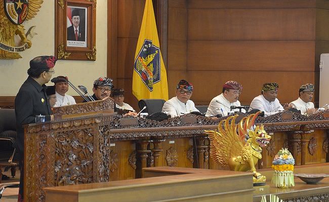 pimpinan-dewan-bali-didominasi-wajah-lama-koster-kirim-pesan-penting