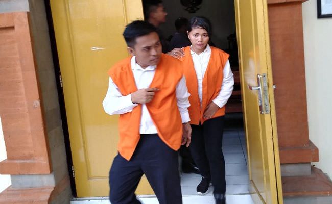 parah-usai-disidang-pasangan-nikah-siri-masih-bisa-bermesraan