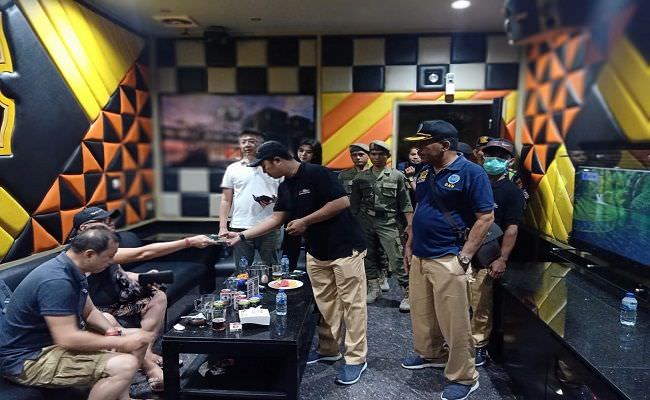 razia-tempat-dugem-amankan-tiga-terindikasi-narkoba-di-ktv-dan-wirama