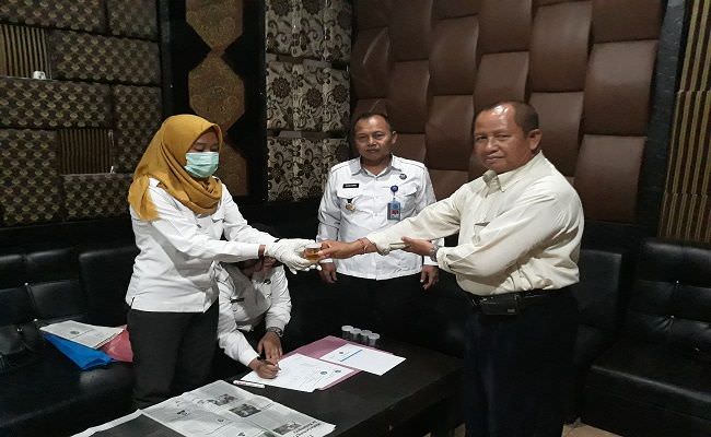 berantas-narkoba-cafe-janger-undang-bnnk-denpasar-tes-urine-karyawan