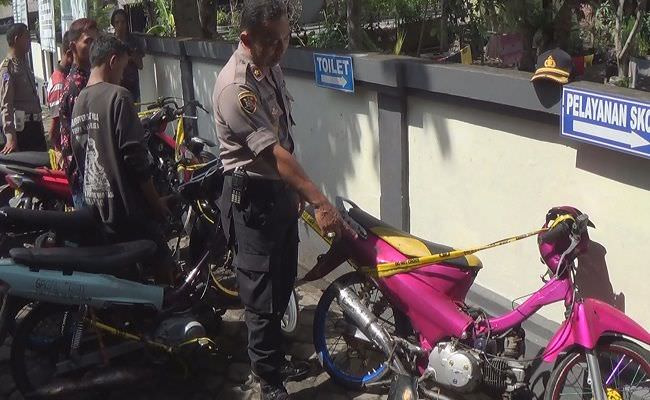 bubarkan-balap-liar-di-pantai-baluk-malam-malam-ciduk-3-pembalap-abg