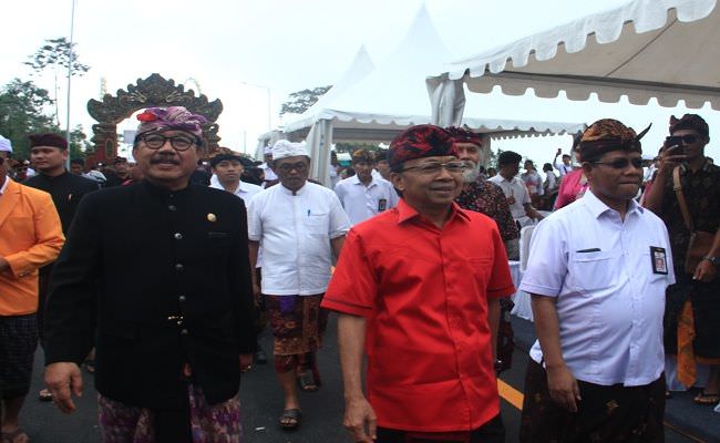 catat-gubernur-bali-wayan-koster-janji-akan-selesaikan-secepatnya