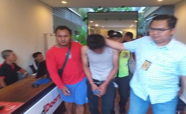 check-in-di-hotel-kara-cewek-cantik-bersimbah-darah-ditikam-pacar