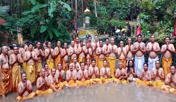 dampingi-wabup-tirta-yatra-alasan-puluhan-perbekel-di-bangli-terkuak