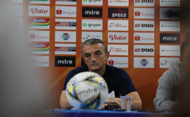 geram-diberitakan-didepan-arema-fc-coach-milo-balik-pamer-prestasi