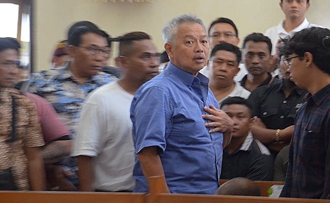 jadi-saksi-di-pn-tomy-winata-dikawal-belasan-pria-berbadan-tegap