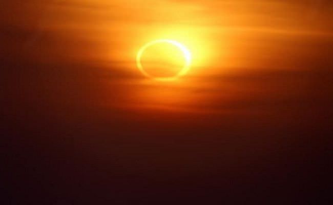 momen-langka-besok-warga-bali-bisa-melihat-gerhana-matahari-cincin