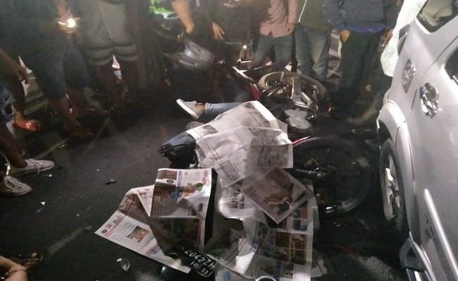 omg-tabrak-mobil-parkir-di-trotoar-bypass-pemotor-tewas-mengenaskan