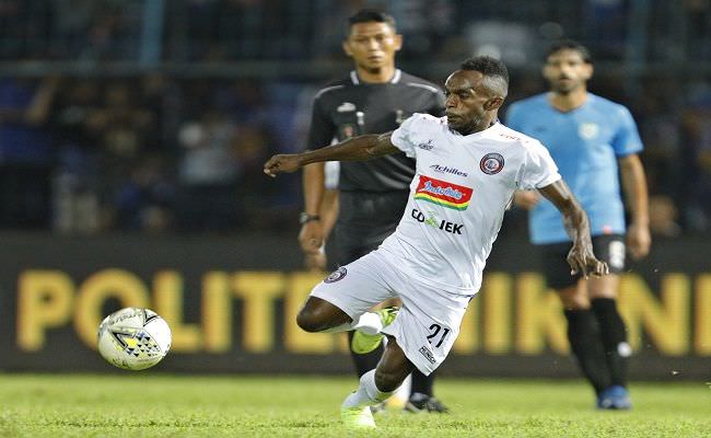 parkir-ricky-kayame-coach-milo-tak-perdulikan-aksi-boikot-aremania