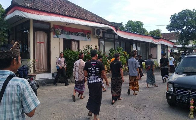 tolak-jalur-atv-berbuntut-polisi-jro-mangku-stop-rusak-kesucian-pura
