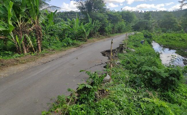 duh-di-buleleng-jalan-rusak-dibiarkan-tak-kunjung-diperbaiki