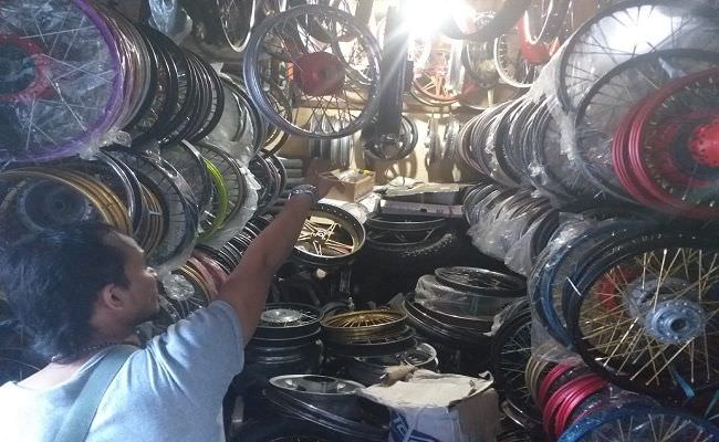 duh-sering-kemalingan-pedagang-loak-pasar-kreneng-resah-bukan-main