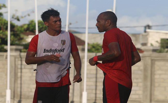 impikan-berjaya-di-bali-lerby-suporter-bali-united-sangat-respect