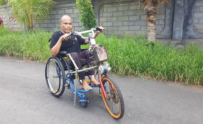 modifikasi-kursi-roda-tak-mau-repotkan-orang-saat-bepergian-jauh