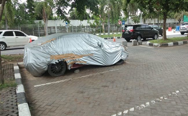 parkir-4-tahun-di-bandara-ngurah-rai-polisi-buru-pemilik-mobil-bmw