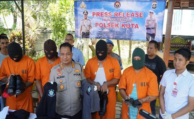 empat-resmi-tersangka-tiga-diantaranya-oknum-petugas-jagabaya-kuta
