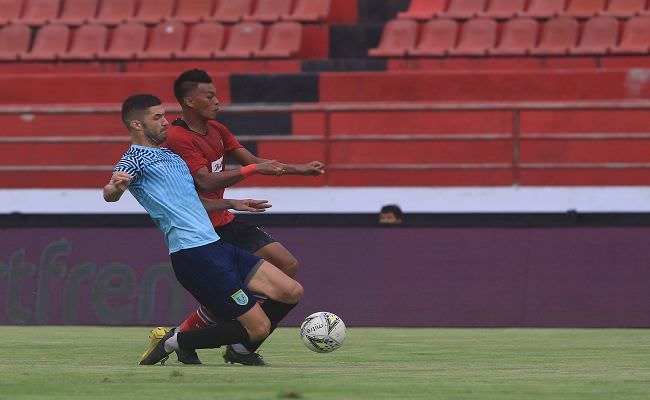 tekuk-persela-jadi-debut-perdana-agus-novairfan-dielu-elukan-suporter