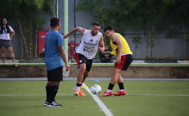 teringat-awal-karir-michael-orah-doakan-sulut-united-segera-promosi