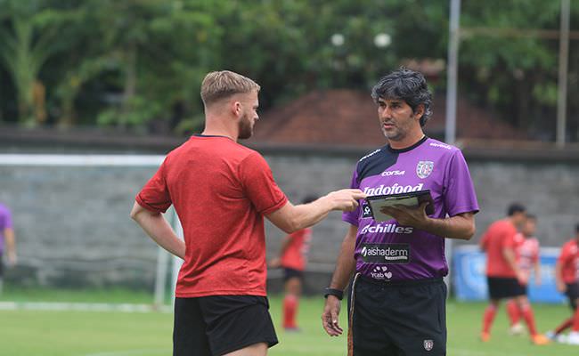 urus-kitas-di-singapura-melvin-pilih-tetap-di-rumah-bersama-keluarga