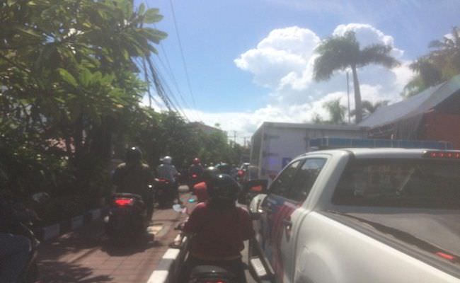 jalan-bypass-macet-panjang-saat-wabah-corona-ternyata-ini-penyebabnya