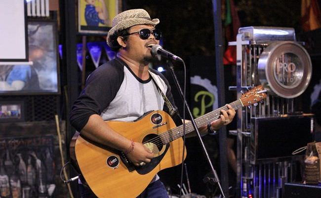 pakai-lirik-bahasa-bali-kasar-dgo-ajak-masyarakat-tegar-hadapi-wabah