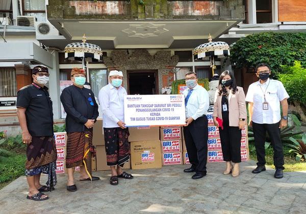 serahkan-bantuan-apd-kepada-satgas-penanggulangan-covid-19-gianyar