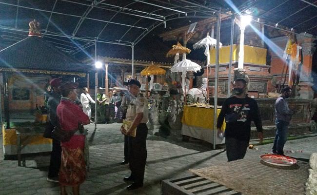 tepergok-saat-beraksi-maling-pura-dalem-kabur-dengan-lompat-tembok