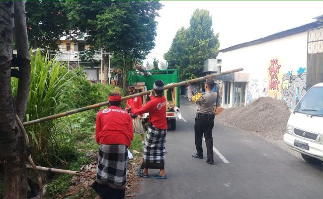 terbitkan-se-no-044-bupati-mahayastra-larang-tutup-akses-jalan-desa