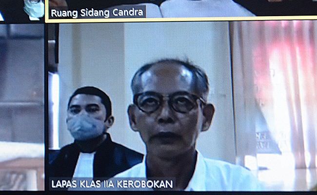 terbukti-cabuli-anak-paud-divonis-5-tahun-kakek-jepang-cengar-cengir