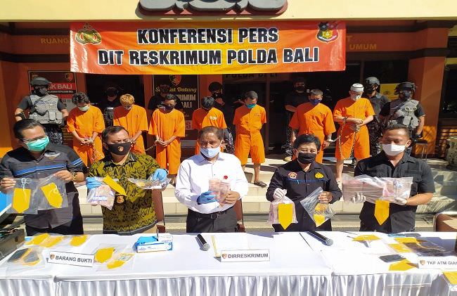 libatkan-orang-dalam-polisi-tangkap-tiga-pembobol-atm-lintas-pulau