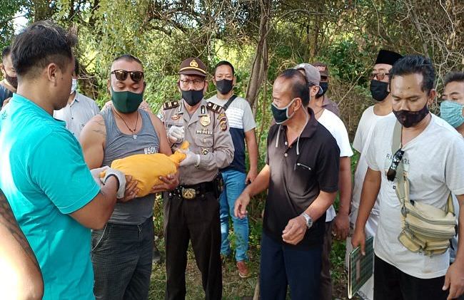 mayat-bayi-ditarik-tarik-biawak-ke-jalan-setapak-telapak-kaki-hilang
