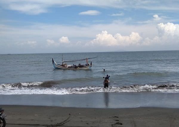 pelintas-nekat-masuk-bali-lewat-jalur-tikus-ini-bukti-fotonya