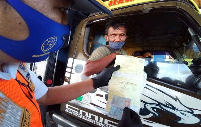 sopir-truk-lolos-di-gilimanuk-tanpa-surat-sehat-gtpp-mereka-bandel