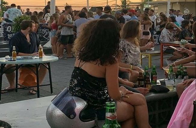 viral-video-tamu-asing-membludak-di-old-mans-canggu-ini-temuan-polisi