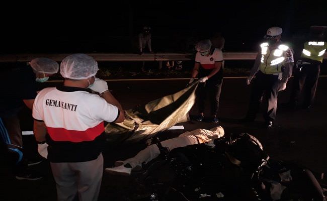 duh-gusti-tabrak-pantat-truk-warga-kamasan-klungkung-tewas-di-tkp