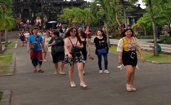 ekonomi-terpuruk-turis-tiongkok-buka-peluang-segera-liburan-ke-bali
