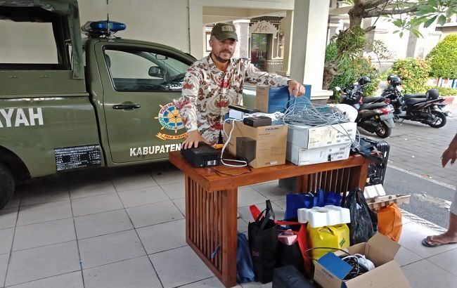 ngenes-kehabisan-uang-bule-rumania-hidup-menggelandang-di-kuta