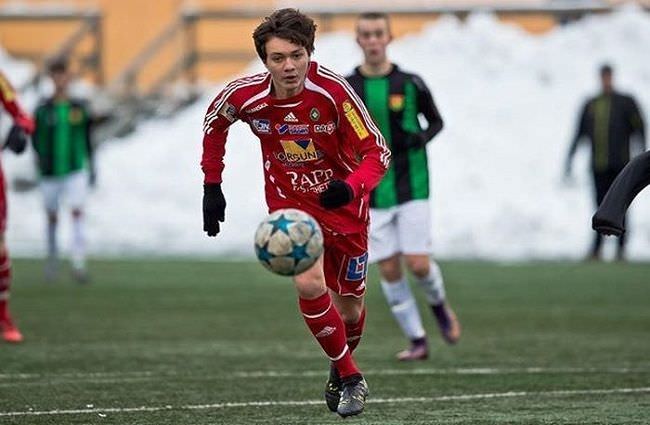 tekan-kontrak-dengan-klub-swedia-skovde-aik-begini-respons-nyoman-aro