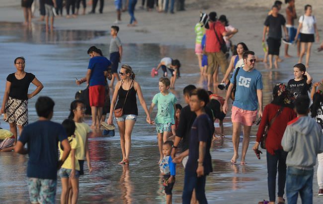 indonesia-zona-merah-stop-turis-asing-masuk-bali-sampai-akhir-tahun